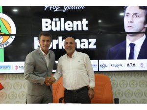 Alanyaspor Bülent Korkmaz ile bir yıllık sözleşme imzaladı