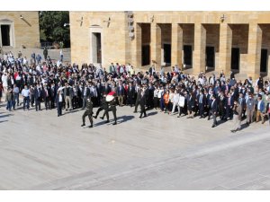 Kılıçdaroğlu, CHP’nin 98’inci yıldönümü dolayısıyla Anıtkabir’i ziyaret etti