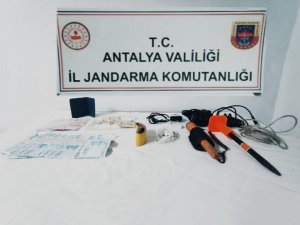 Akseki’de kaçak kazı yapan bir şüpheli yakalandı, firari hemşire aranıyor