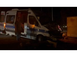 Alanya’da ambulansla hafif ticari araç çarpıştı: 1 yaralı