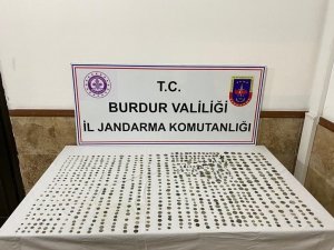 Burdur’da Roma Dönemi’ne ait 793 parça tarihi eser ele geçirildi