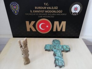 Yol kontrolünde durdurulan araçtan tarihi eserler çıktı