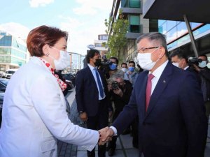 İYİ Parti lideri Akşener’den Ahmet Davutoğlu’na ziyaret