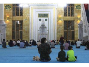Antalya’da Mevlit Kandili camilerde dualarla idrak edildi