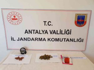 Hediye görünümlü uyuşturucu paketi ekiplerin gözünden kaçmadı