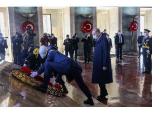 Cumhuriyet Bayramı törenleri Anıtkabir’de başladı