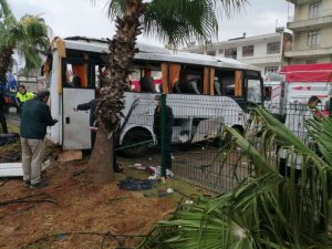 Antalya’da turistleri taşıyan midibüs takla attı: 2’si çocuk 8 Rus turist yaralandı