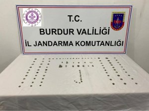 Burdur’da durdurulan araçtan 100 adet tarihi eser çıktı