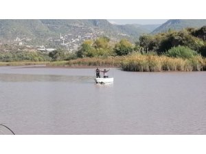 Antalya’da tekne devrildi, kayıp olan bir kişi aranıyor