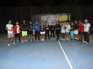 29 Ekim Cumhuriyet Kupası Tenis Turnuvası’nın kupaları sahiplerini buldu