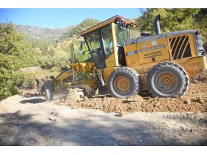 Alanya’nın batı mahallelerinde hummalı yol ve kaldırım çalışması