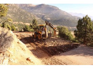 Elmalı’da yayla yolu yenileme çalışmaları