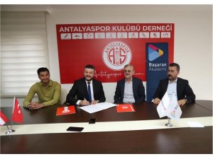 Antalyaspor, altyapı sporcularına İngilizce eğitimi için protokol imzaladı