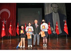 Antalya Valisi Yazıcı: “Öğretmenler, yaktıkları meşaleyle karanlığımızı aydınlatır”
