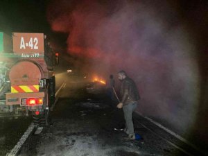 Geri dönüşüm için toplan kağıt dolu pikap alevlere teslim oldu