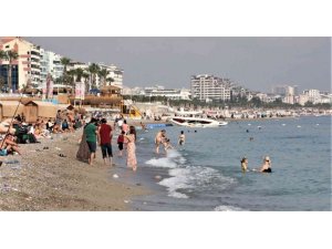 Antalya turizmde Akdeniz’e kıyısı olan rakiplerini geride bıraktı