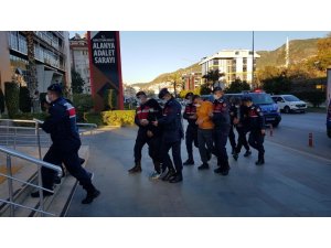 Alanya’da torbacılara jandarmadan şafak operasyonu: 15 gözaltı