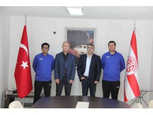 Antalyaspor Kulüp Derneğinden ilk hamle voleybola