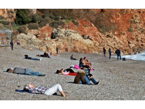 Dün felaketi yaşayan Antalya’da bugün güneş keyfi