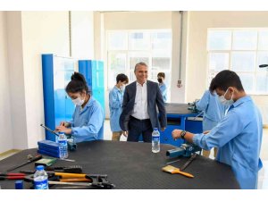 Başkan Uysal, Antalya OSB Teknik Koleji’nde
