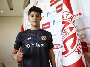 FT Antalyaspor’dan altyapıdan yetişen 3 gence imza