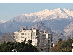 Turizm kenti Antalya’da aynı gün iki mevsim