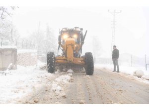 Konyaaltı yaylalarında, karla kaplanan yollar açılıyor