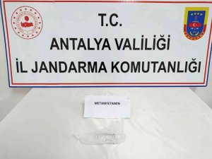 Yol kontrol noktasında durdurulan araçtaki yolcularda uyuşturucu bulundu