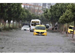 Antalya ve batı ilçeleri için ‘aşırı yağış’ uyarısı