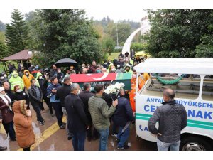 Trafik kazasında hayatını kaybeden belediye işçisi son yolculuğuna uğurlandı