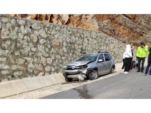 Antalya’da trafik kazası: 2 yaralı