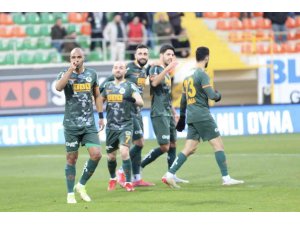 Spor Toto Süper Lig: Alanyaspor: 2 - Hatayspor: 0 (İlk yarı)