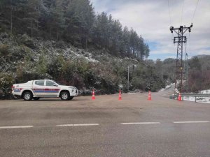 Burdur’da Çobanpınar köyü ulaşıma kapatıldı