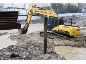 Mega projede, sağanak yağmura rağmen çalışmalar sürüyor