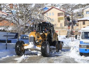 Antalya’nın Akseki ilçesinde 37 mahalle yolu kar sebebiyle kapalı