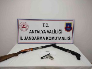 Manavgat’ta cezaevinden izinli çıkıp tabanca ve av tüfeği ile yakalandı