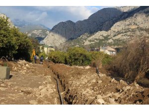 Kemer Kuzdere’de içme suyu hattı çalışması