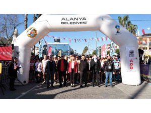 22. Alanya Atatürk Halk Koşusu ve Yarı Maratonu koşuldu