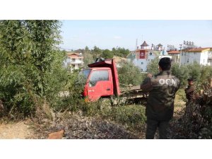 Ağaç katliamında kesilen ağaçları taşıyan kamyon önce güvenlik kameralarına. sonra jandarmaya yakalandı