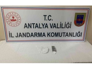 Finike’de jandarmadan uyuşturucu operasyonu