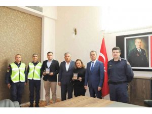 Son 5 yılda trafik cezası yemeyen ve kazaya karışmayan sürücülere plaket