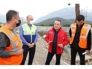 Başkan Böcek, Kemer otopark ve pazar yeri inşaatını inceledi