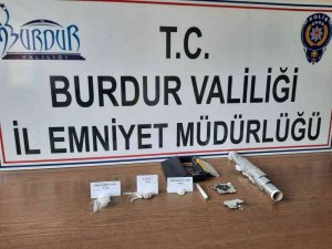 Şüphe üzerine durdurulan araçta uyuşturucu çıktı