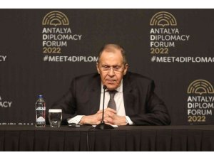 Lavrov: "Başkan Putin, Zelenskiy ile görüşebilir, temastan kaçmaz"