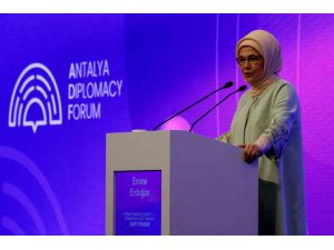 Emine Erdoğan:" Savaşın karanlık yüzü, insanlığın üzerine bir kez daha çöktü"