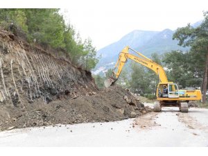 Alanya Dimçayı Acınar Yolu’nda yol genişletme çalışması