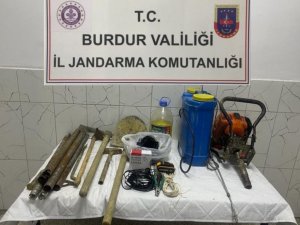 Burdur’da kaçak kazı yapan 4 kişi suçüstü yakalandı