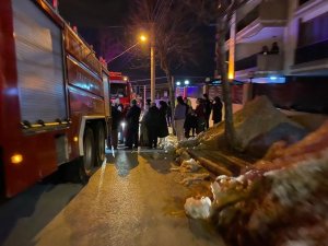 Isparta’da 3 katlı müstakil evde yangın paniği