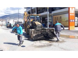 Alanya’da kış mevsiminde deforme olan yollar yenileniyor