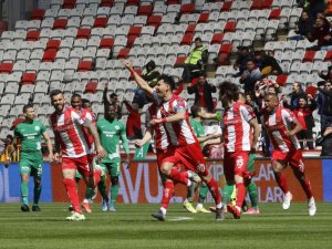 Spor Toto Süper Lig: Antalyaspor: 1 - Giresunspor: 0 (İlk yarı)